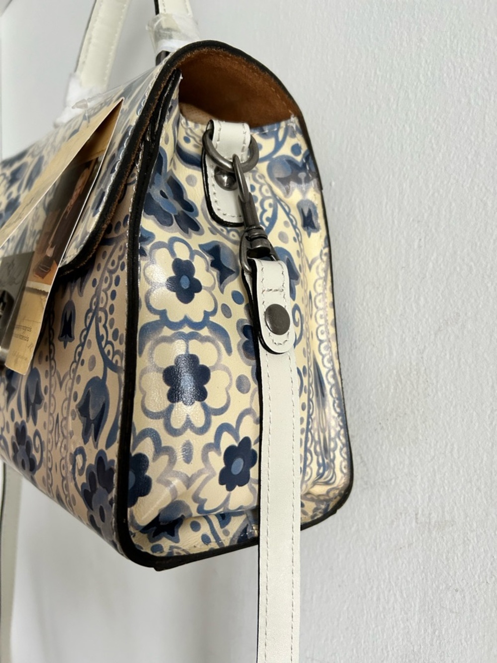 NWT Patricia Nash Blue white Floral Italian leather purse - Picture 5 of 11